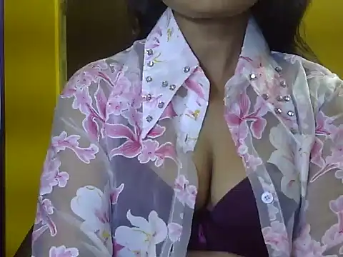 Snapshot of Hot_indiangirl chatting on 10-13-25, 06:41 Hot indiangirl online show from 10-13-25, 06:41