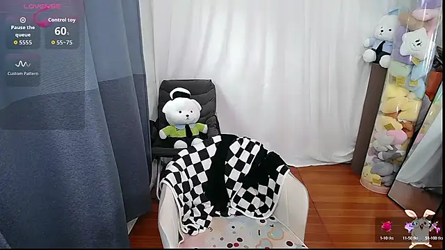 Snapshot of CN-Doudou chatting on 09-10-25, 02:44 CN-Doudou online show from 09-10-25, 02:44
