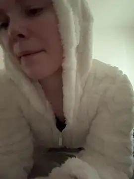 Snapshot of LikaBerry1 chatting on 01-28-25, 10:02 LikaBerry1 online show from 01-28-25, 10:02