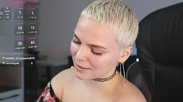 Snapshot of LikaBerry1 chatting on 02-04-25, 07:11 LikaBerry1 online show from 02-04-25, 07:11