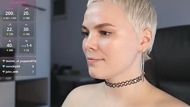 Snapshot of LikaBerry1 chatting on 02-04-25, 10:13 LikaBerry1 online show from 02-04-25, 10:13