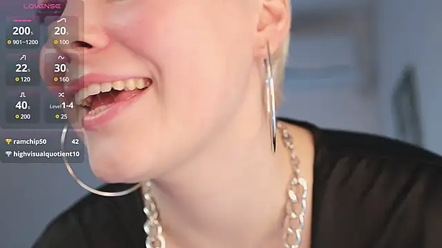 Snapshot of LikaBerry1 chatting on 02-05-25, 10:12 LikaBerry1 online show from 02-05-25, 10:12