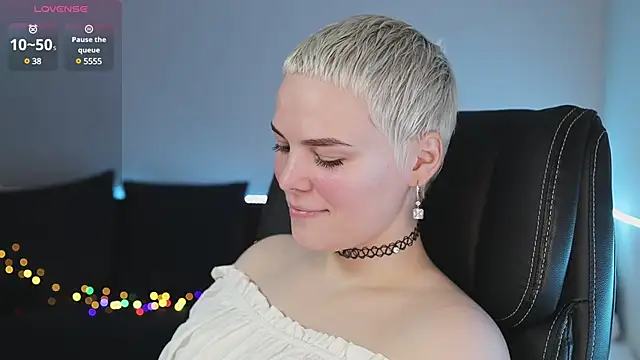 Snapshot of LikaBerry1 chatting on 02-06-25, 12:16 LikaBerry1 online show from 02-06-25, 12:16