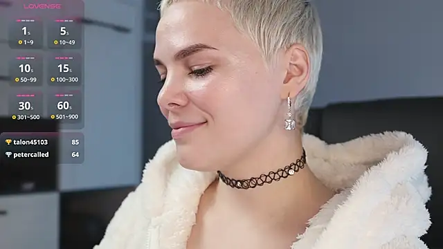 Snapshot of LikaBerry1 chatting on 02-06-25, 03:20 LikaBerry1 online show from 02-06-25, 03:20