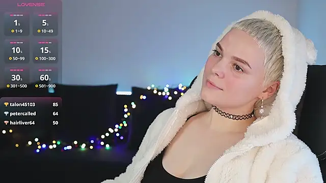 Snapshot of LikaBerry1 chatting on 02-06-25, 09:28 LikaBerry1 online show from 02-06-25, 09:28