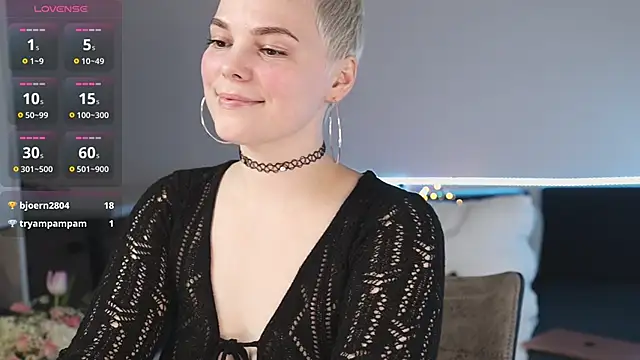 Snapshot of LikaBerry1 chatting on 02-10-25, 08:10 LikaBerry1 online show from 02-10-25, 08:10