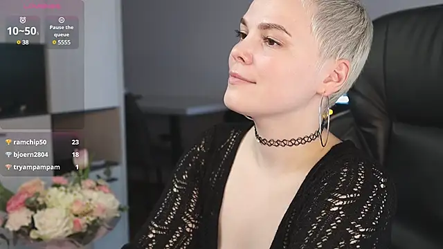 Snapshot of LikaBerry1 chatting on 02-10-25, 11:13 LikaBerry1 online show from 02-10-25, 11:13