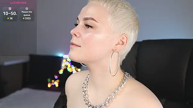 Snapshot of LikaBerry1 chatting on 02-12-25, 08:29 LikaBerry1 online show from 02-12-25, 08:29