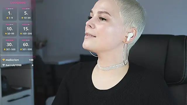 Snapshot of LikaBerry1 chatting on 02-16-25, 08:55 LikaBerry1 online show from 02-16-25, 08:55