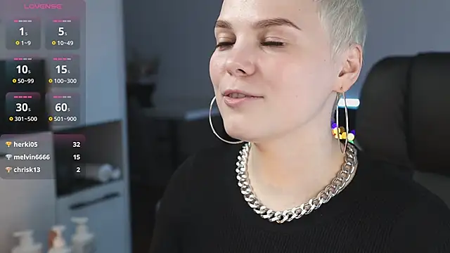 Snapshot of LikaBerry1 chatting on 02-18-25, 07:19 LikaBerry1 online show from 02-18-25, 07:19