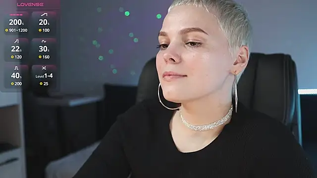 Snapshot of LikaBerry1 chatting on 02-20-25, 08:25 LikaBerry1 online show from 02-20-25, 08:25