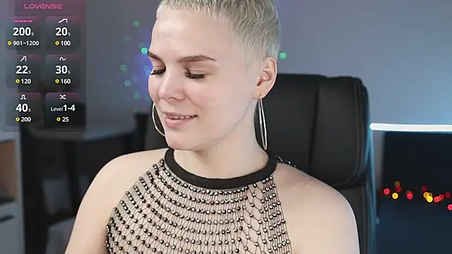 Snapshot of LikaBerry1 chatting on 03-05-25, 06:56 LikaBerry1 online show from 03-05-25, 06:56