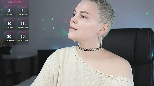 Snapshot of LikaBerry1 chatting on 03-13-25, 08:32 LikaBerry1 online show from 03-13-25, 08:32