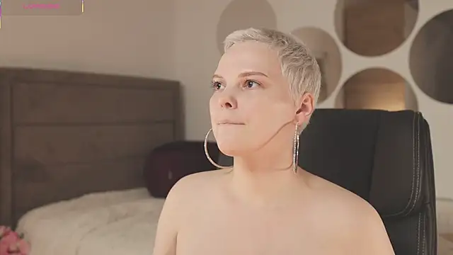 Snapshot of LikaBerry1 chatting on 09-10-25, 04:29 LikaBerry1 online show from 09-10-25, 04:29