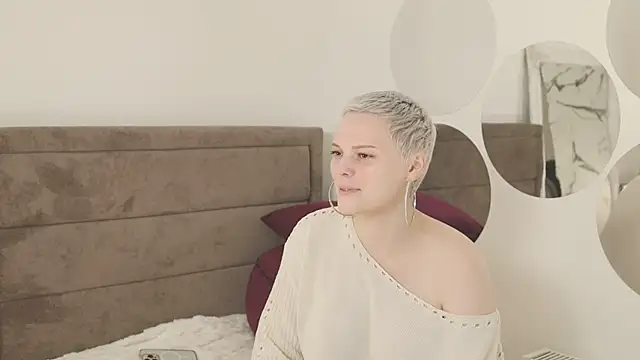 Snapshot of LikaBerry1 chatting on 09-25-25, 11:47 LikaBerry1 online show from 09-25-25, 11:47