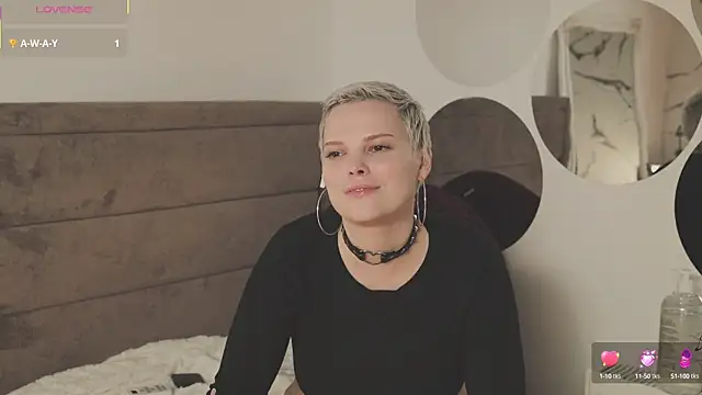 Snapshot of LikaBerry1 chatting on 09-28-25, 07:08 LikaBerry1 online show from 09-28-25, 07:08