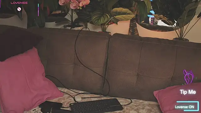 Snapshot of LikaBerry1 chatting on 10-24-25, 03:58 LikaBerry1 online show from 10-24-25, 03:58