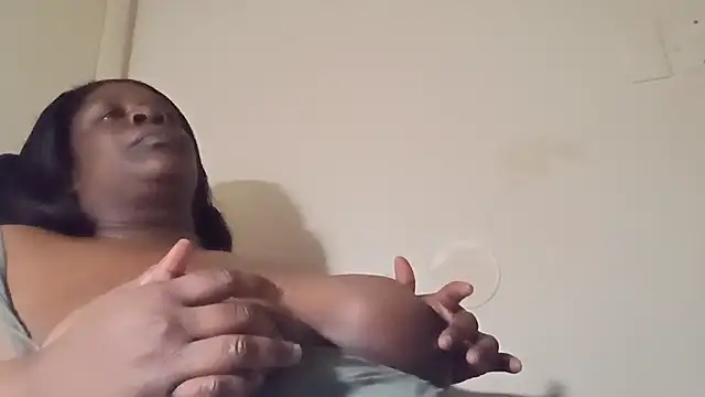 Snapshot of whitwhit86 chatting on 09-13-25, 10:15 whitwhit86 online show from 09-13-25, 10:15