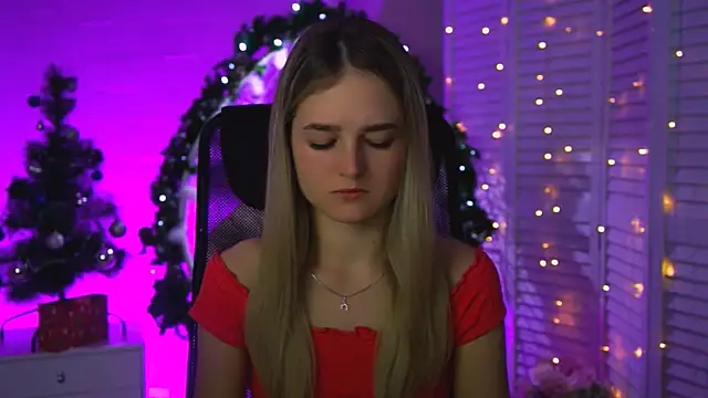 Snapshot of DeboraLarson chatting on 12-14-25, 03:23 DeboraLarson online show from 12-14-25, 03:23