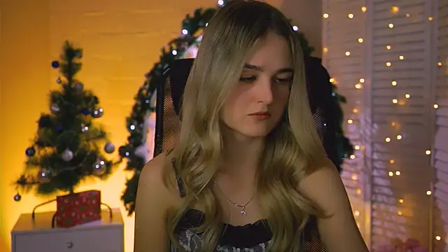 Snapshot of DeboraLarson chatting on 12-20-25, 03:35 DeboraLarson online show from 12-20-25, 03:35