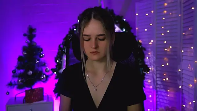 Snapshot of DeboraLarson chatting on 12-23-25, 03:15 DeboraLarson online show from 12-23-25, 03:15