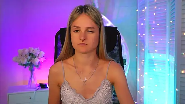 Snapshot of DeboraLarson chatting on 03-27-26, 08:26 DeboraLarson online show from 03-27-26, 08:26