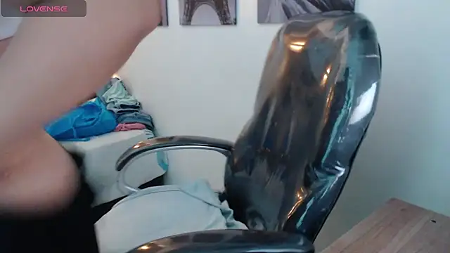 candiapole online show from 12-18-25, 09:37