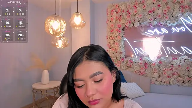 Snapshot of GabriellaLee chatting on 11-21-25, 02:32 GabriellaLee online show from 11-21-25, 02:32