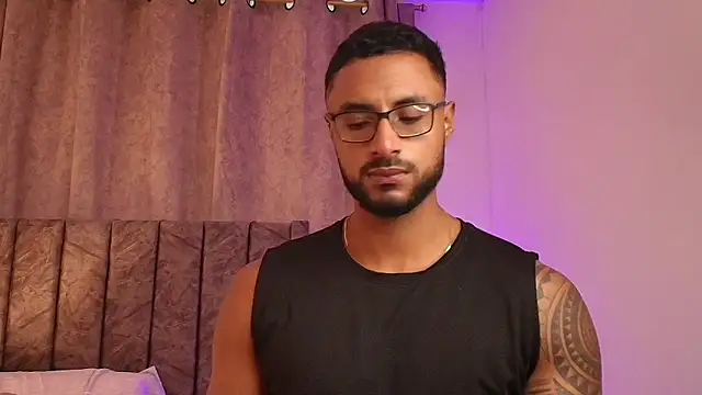 Snapshot of LiamGarcia1 chatting on 02-07-25, 01:43 LiamGarcia1 online show from 02-07-25, 01:43