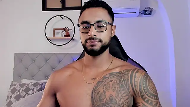 Snapshot of LiamGarcia1 chatting on 02-20-25, 12:25 LiamGarcia1 online show from 02-20-25, 12:25