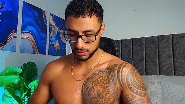 Snapshot of LiamGarcia1 chatting on 09-19-25, 01:45 LiamGarcia1 online show from 09-19-25, 01:45