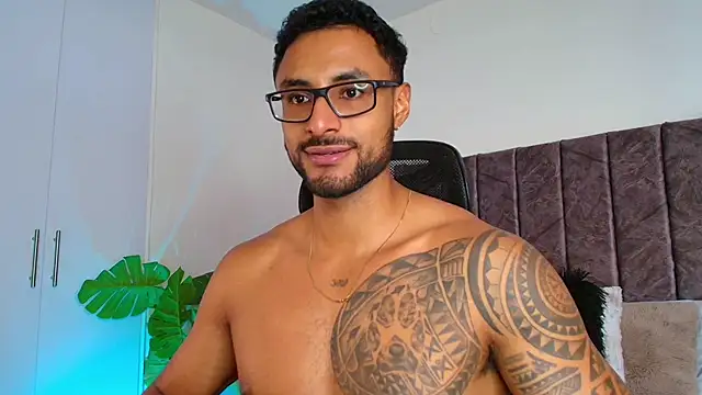 Snapshot of LiamGarcia1 chatting on 10-03-25, 04:04 LiamGarcia1 online show from 10-03-25, 04:04