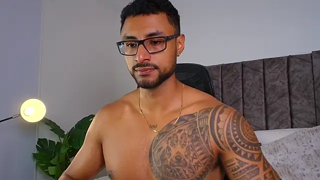Snapshot of LiamGarcia1 chatting on 10-08-25, 02:14 LiamGarcia1 online show from 10-08-25, 02:14