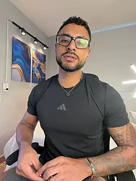LiamGarcia1 online show from 05-23-26, 04:22