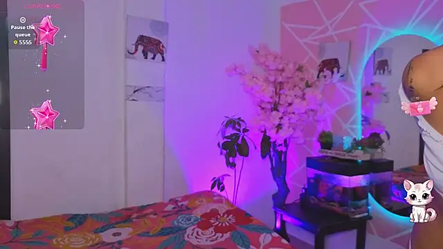 Snapshot of CoralRigan chatting on 11-11-25, 02:44 CoralRigan online show from 11-11-25, 02:44