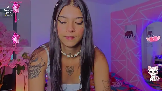 Snapshot of CoralRigan chatting on 11-22-25, 03:38 CoralRigan online show from 11-22-25, 03:38