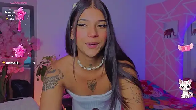 Snapshot of CoralRigan chatting on 11-28-25, 02:03 CoralRigan online show from 11-28-25, 02:03