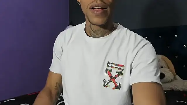 Snapshot of Salomon_koude chatting on 02-06-26, 10:46 Salomon koude online show from 02-06-26, 10:46