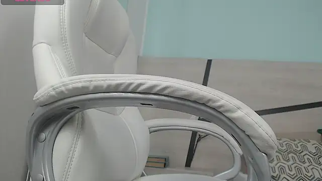 Snapshot of sussy_leon chatting on 02-20-25, 03:19 sussy leon online show from 02-20-25, 03:19