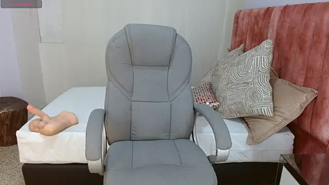 Snapshot of sussy_leon chatting on 09-19-25, 12:39 sussy leon online show from 09-19-25, 12:39