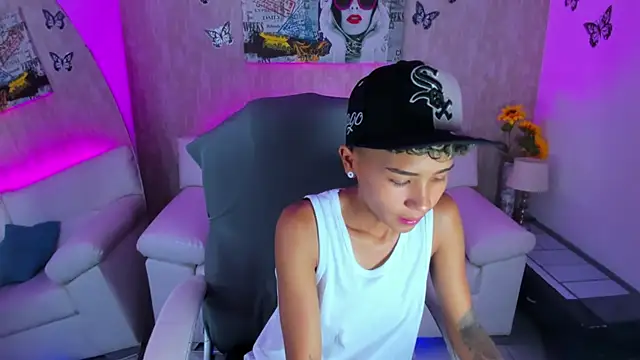 Snapshot of nova_sex01 chatting on 12-14-25, 05:46 nova sex01 online show from 12-14-25, 05:46