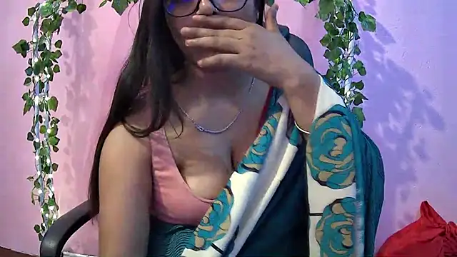 Snapshot of Pari-new chatting on 03-05-25, 10:44 Pari-new online show from 03-05-25, 10:44