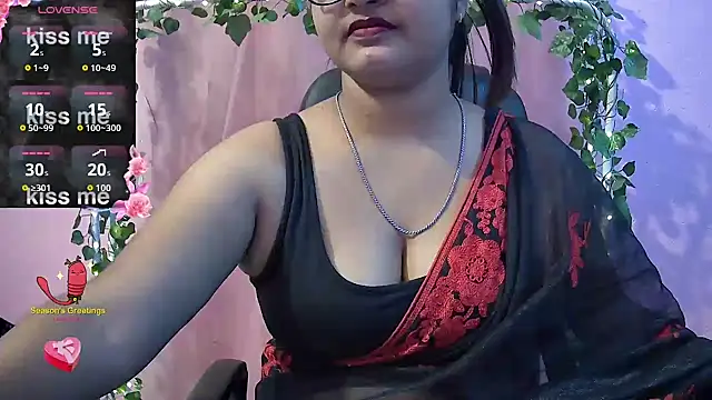 Snapshot of Pari-new chatting on 12-05-25, 04:10 Pari-new online show from 12-05-25, 04:10