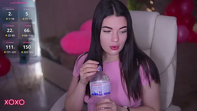 YourLolaBunny online show from 02-14-26, 08:00