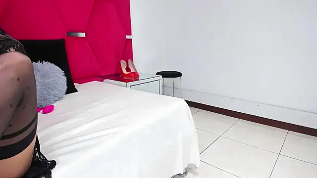 AmiraDulcee online show from 09-25-25, 02:32