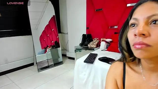 AmiraDulcee online show from 10-27-25, 02:32