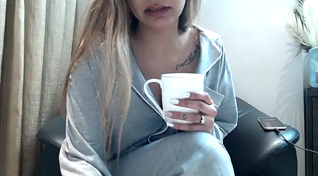 Snapshot of trippy_tina chatting on 12-12-24, 02:11 trippy tina online show from 12-12-24, 02:11