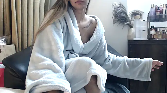 Snapshot of trippy_tina chatting on 12-23-24, 08:03 trippy tina online show from 12-23-24, 08:03