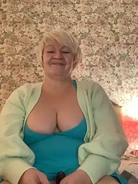 Snapshot of Laura_Millf chatting on 01-12-25, 01:37 Laura Millf online show from 01-12-25, 01:37