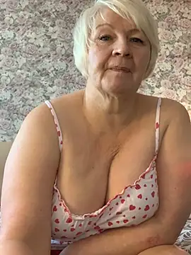 Snapshot of Laura_Millf chatting on 01-19-25, 10:28 Laura Millf online show from 01-19-25, 10:28